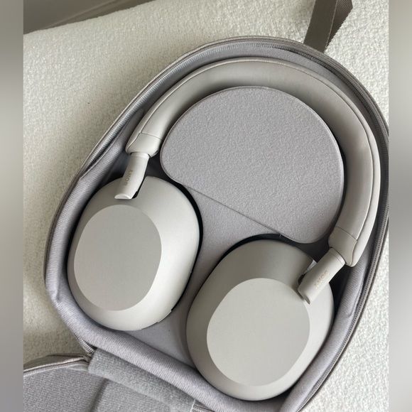 SONY WH-1000XM5 Wireless Industry Leading Noise Canceling Headphones | Silver - Picture 4 of 10